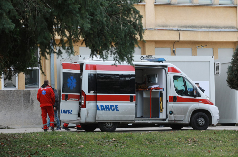 Teška nesreća na mostu u Beškoj: Saobraćaj zaustavljen