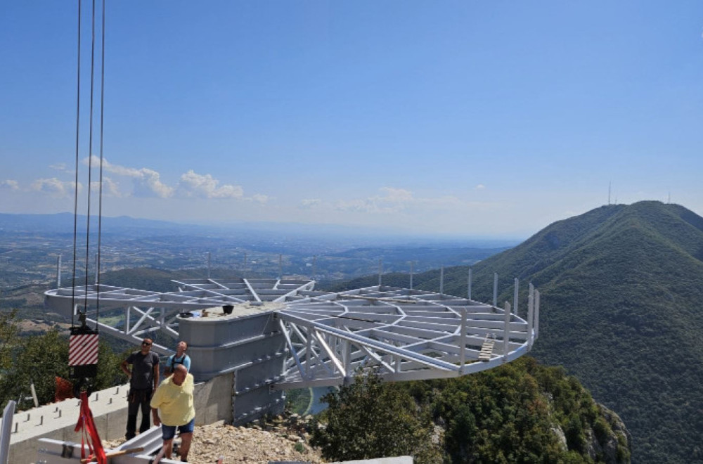 Izgradnja prvog Skywalk-a na Balkanu privodi se kraju: Meštani oduševljeni FOTO