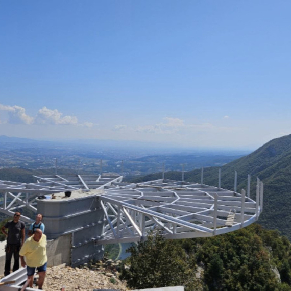 Izgradnja prvog Skywalk-a na Balkanu privodi se kraju: Meštani oduševljeni FOTO