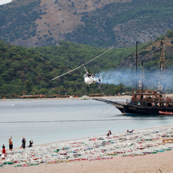 Letelica u Italiji se srušila na plažu VIDEO