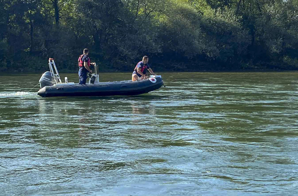 Obezbeđen smeštaj za migrante spasene posle prevrtanja čamca na Drini FOTO