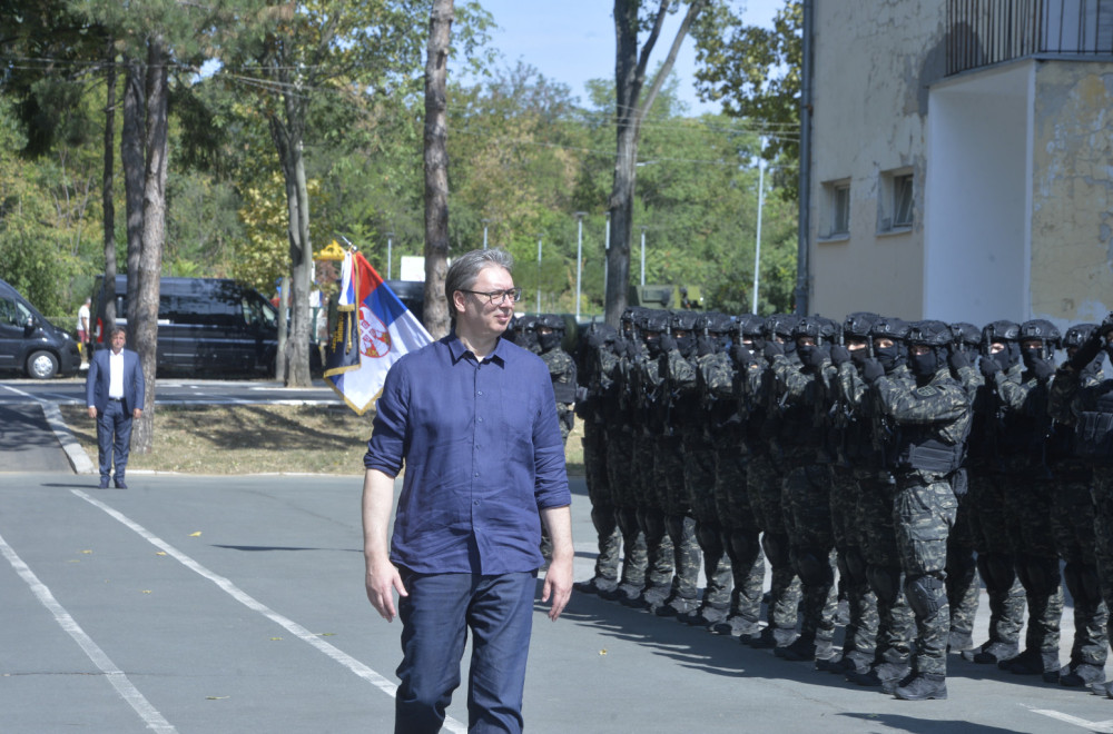 Vučić u kasarni "Vasa Čarapić": Cenim rad "Kobri", odavno zaslužujete najsavremenije uslove za rad FOTO/VIDEO