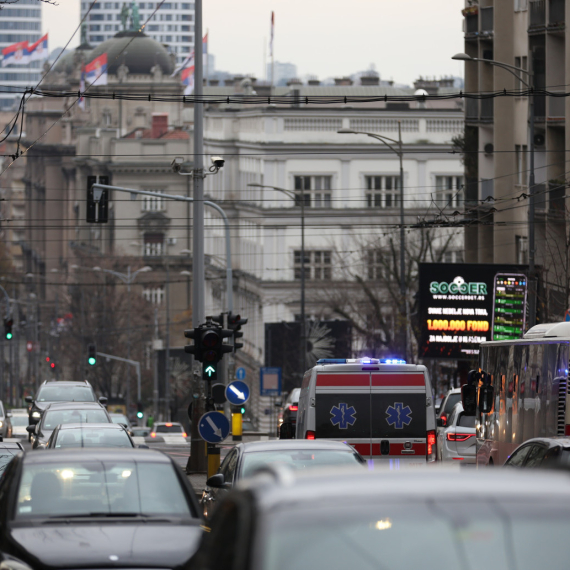 Užas na Autokomandi: Autom uleteo na autobusku stanicu, kosio pešake...