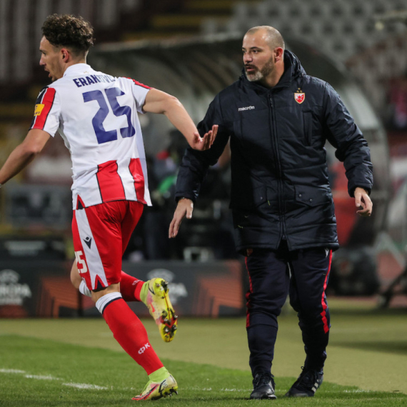 Eraković "pocrveneo" u derbiju – Stanković ga poljubio FOTO