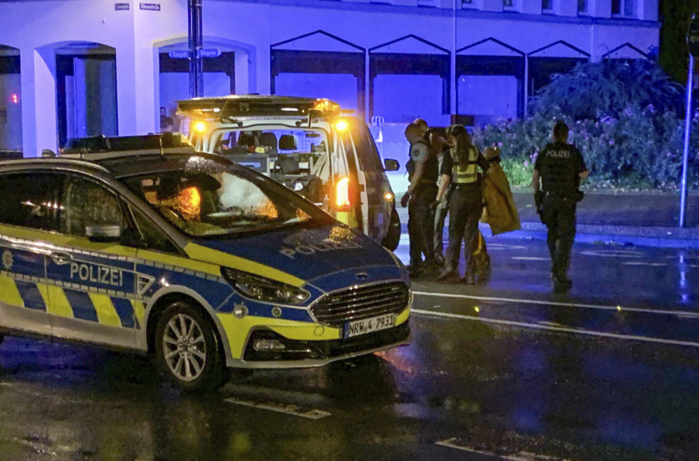 Napad u Nemačkoj, više ljudi izbodeno: Policija ubila napadača UZNEMIRUJUĆI VIDEO