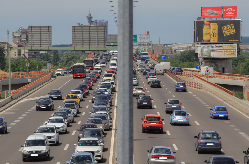 Huge crowds: Car convoys in Belgrade PHOTO