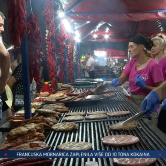 Ovo je najbolji recept protiv vrućina: Počela tradicionalna "Roštiljijada" u Leskovcu VIDEO