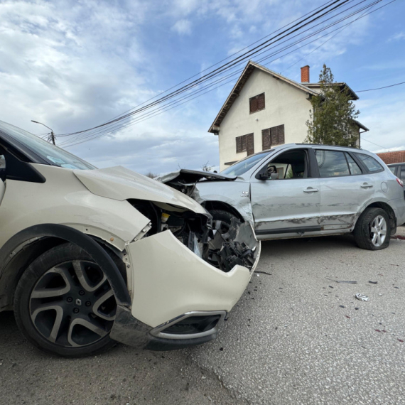 Haos u Novom Pazaru: Vozač izgubio kontrolu i udario u porodičnu kuću