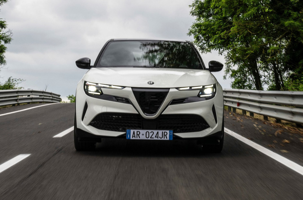 Alfa Romeo se oprašta od 2024, najavljuje važan novitet u 2025. VIDEO