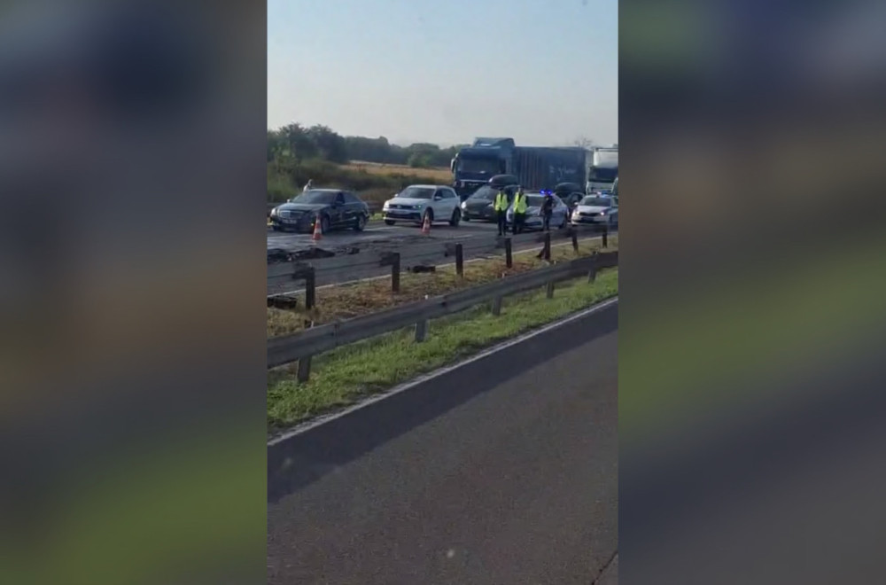 Prvi snimci sa mesta nesreće: Sve stoji, kilometarske kolone ka Beogradu; Ima povređenih FOTO/VIDEO