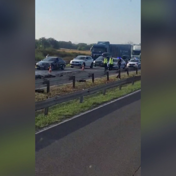 Prvi snimci sa mesta nesreće: Sve stoji, kilometarske kolone ka Beogradu; Ima povređenih FOTO/VIDEO