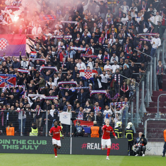 Haos u Splitu: Tuča navijača Hajduka i Osijeka VIDEO