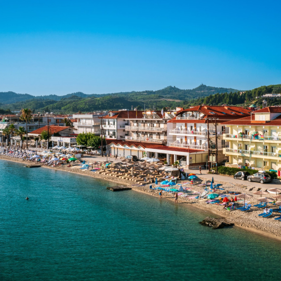 U omiljenom srpskom letovalištu viđena jeziva pojava: Preplašeni turisti pobegli s' plaže VIDEO