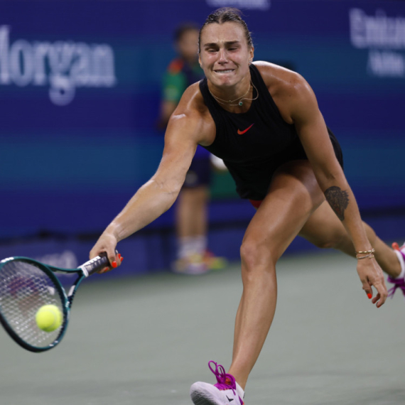 Sabalenka rutinski do četvrtfinala