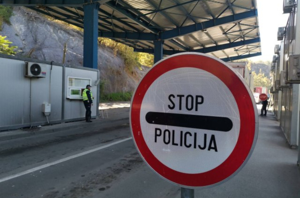 Serbs with Kosovo and Metohija start with road blockades