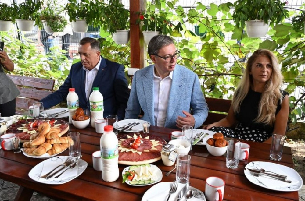 Vučić continued his tour of Podrinje; With Dodik at breakfast; Visited the "Zapis Tara" dairy