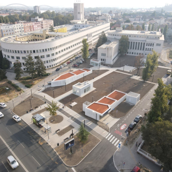 Otvorena prva podzemna javna garaža u centru Novog Sada FOTO