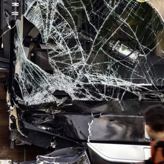 Gradski autobus potpuno smrskan: Vozači završili u bolnici FOTO