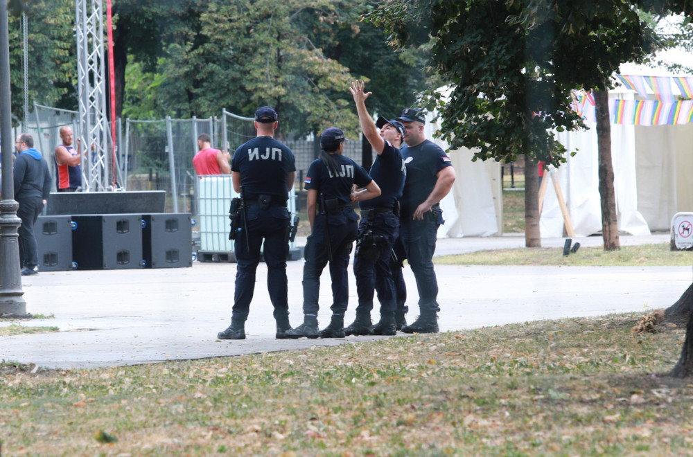 Parada ponosa u Beogradu: Kordoni policije na ulicama, blokiran prolaz  FOTO