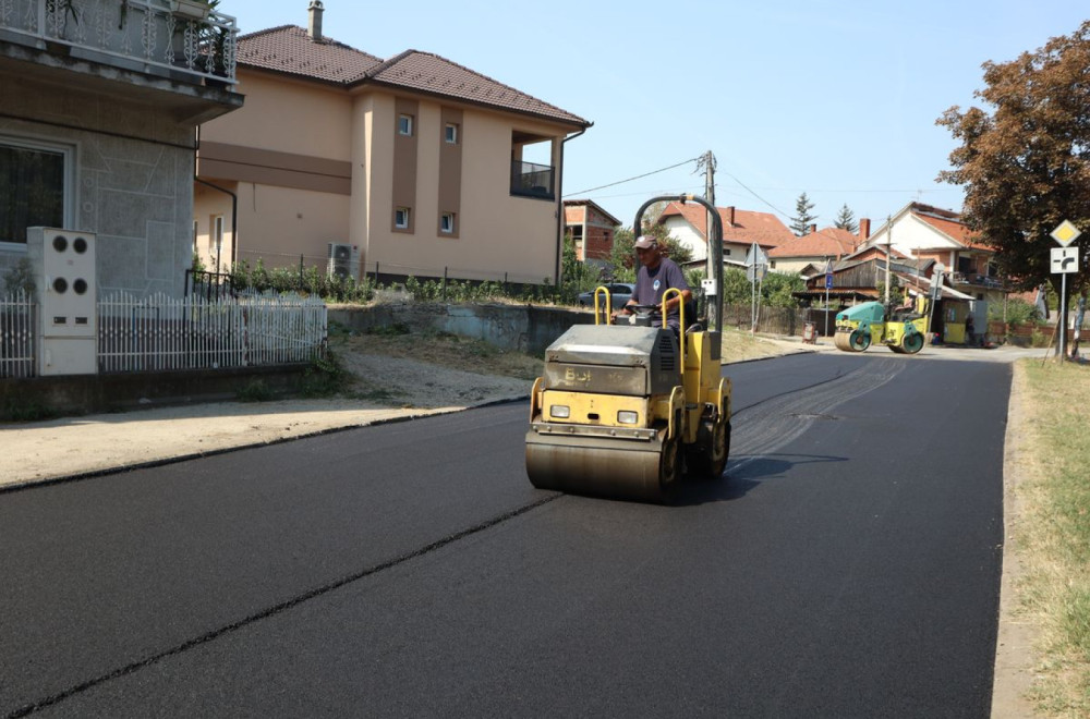 Radovi u zoni škola: Postavljeni pešački prelazi FOTO