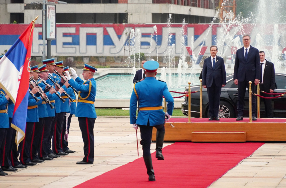 Hoće li neko odgovarati? Opozicioni mediji čine krivično delo; Pišu o snajperima, policiji... FOTO