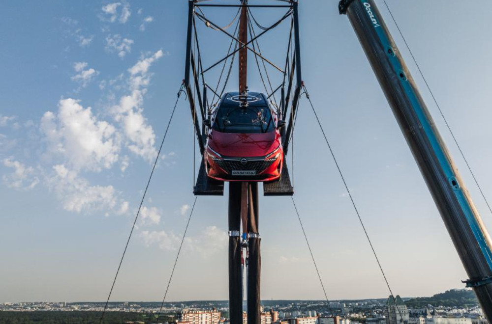 Pogledajte kako Nissan Qashqai "skače" sa 65 metara! VIDEO