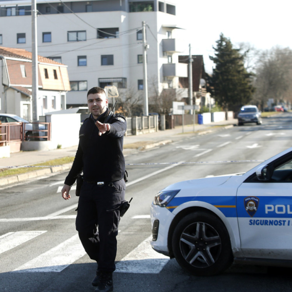 Vandalizam u Zagrebu; Ispisano: "Ubilj ženu"