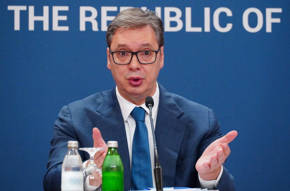 Vučić za Politiko: "Titova grobnica ostaje na Dedinju"