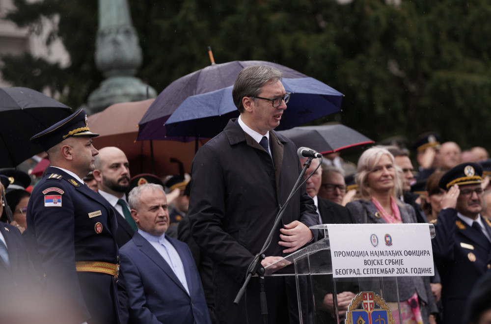 Vučić na promociji mladih oficira: Osim hrabrosti pokažete odgovornost i ozbiljnost FOTO