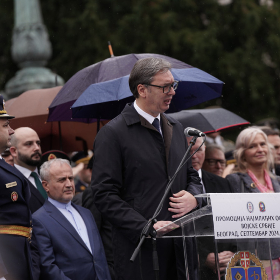 Vučić na promociji mladih oficira: Osim hrabrosti pokažete odgovornost i ozbiljnost FOTO