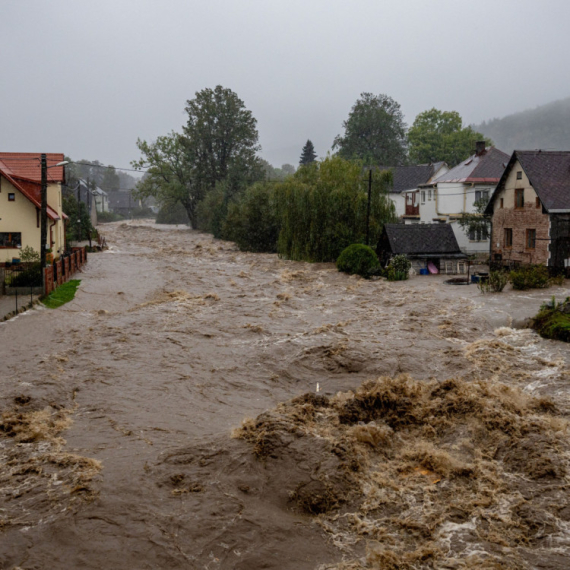 Poplave blokirale čitavu zemlju, hiljade evakuisanih; Sazvan Krizni štab VIDEO