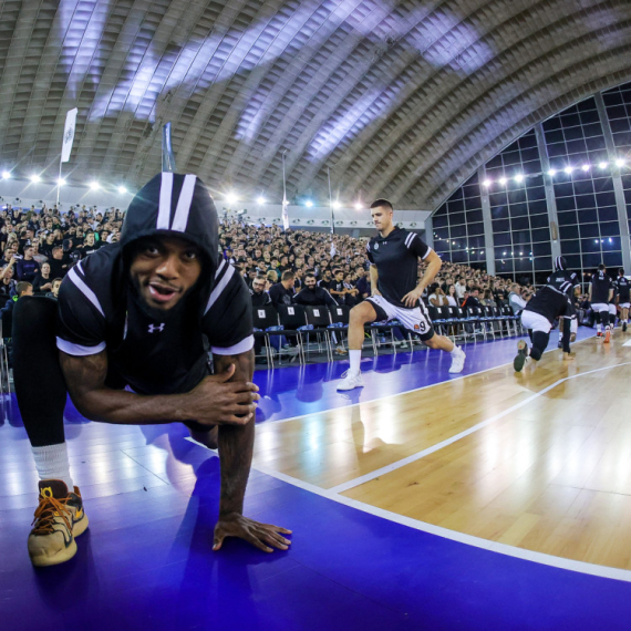 Dejvis "lomi obruče" – Partizan u naletu