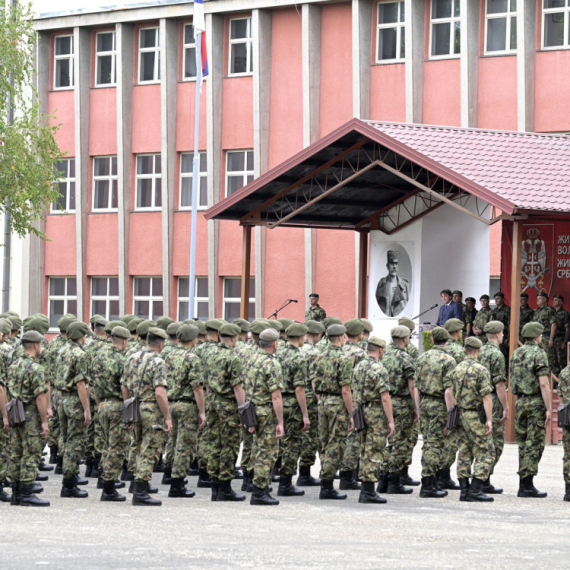 "Dobro je što se vojni rok vraća, ali sve ispod 6 meseci nije dovoljno"