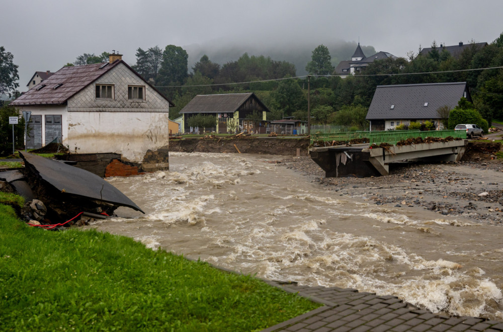 Evakuiše se 40.000 ljudi; Budimpešta u panici: Gore nego juče, kolaps FOTO/VIDEO