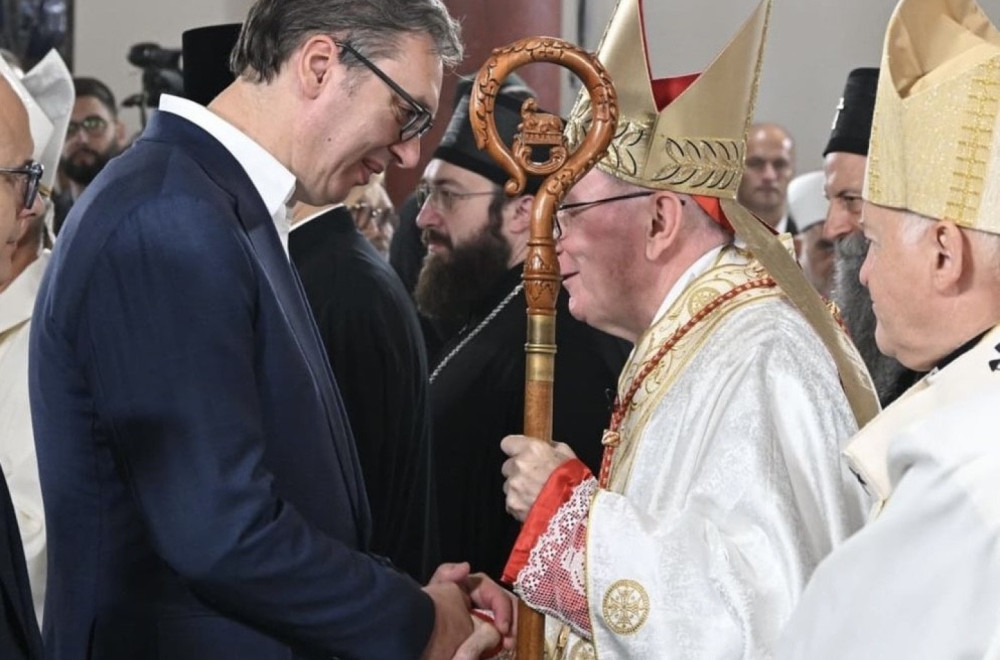 Vučić čestitao sto godina od osnivanja Beogradske nadbiskupije: "Želim vam još mnogo uspešnih godina" FOTO