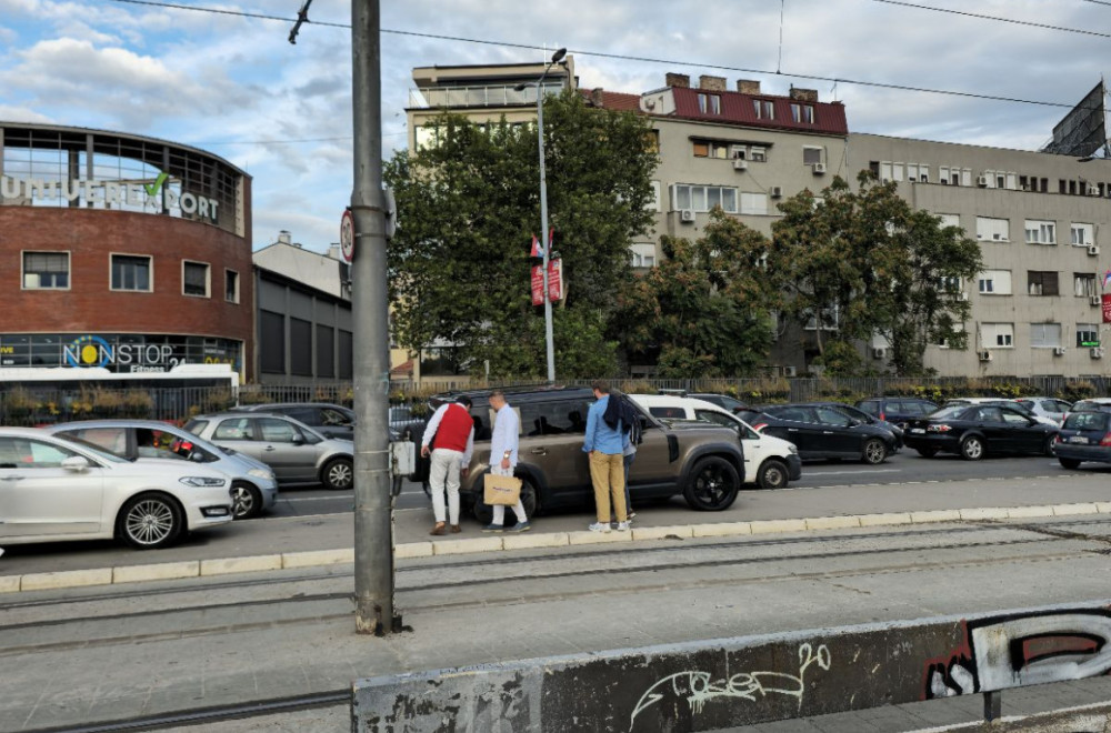 Jedna osoba teško povređena: Novi detalji nesreće na Autokomandi FOTO