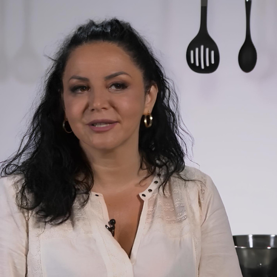 Laurina baka je kuvanjem oduševljavala Tita, a da li će ona oboriti s nogu sudije MasterChefa? VIDEO