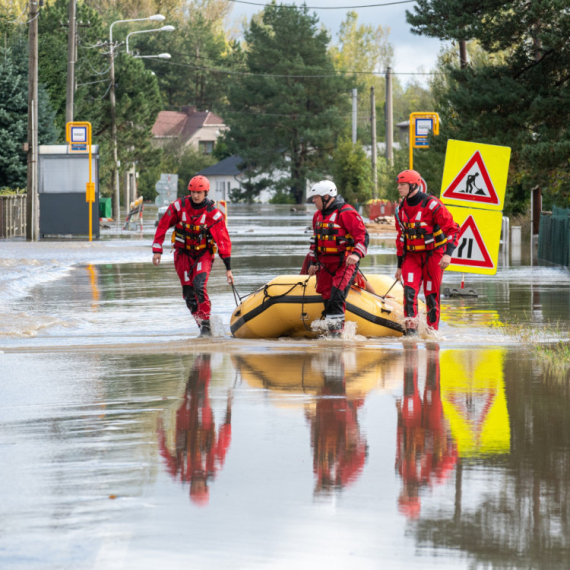 Poplave, pa šta? Neće zaustaviti izbore