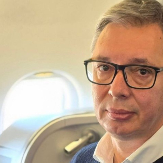 Vučić se javio iz aviona za Njujork: "Srbija mi već nedostaje"; Sledi obraćanje u UN i više od 40 susreta FOTO