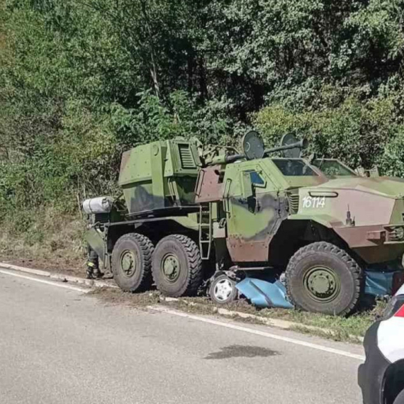 U sudaru automobila i vozila Vojske Srbije poginulo pet osoba; Nastradali otac i troje dece FOTO