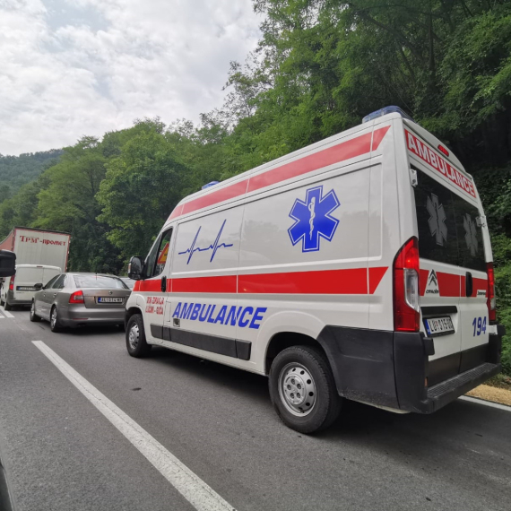 Težak sudar kod Čestobrodice: Vatrogasci izvukli šestoro ljudi iz smrskanih vozila FOTO