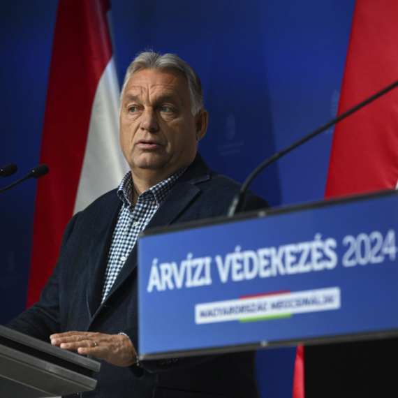 Povlači se; Orban: "Moramo da izdržimo, još dan, dva" FOTO