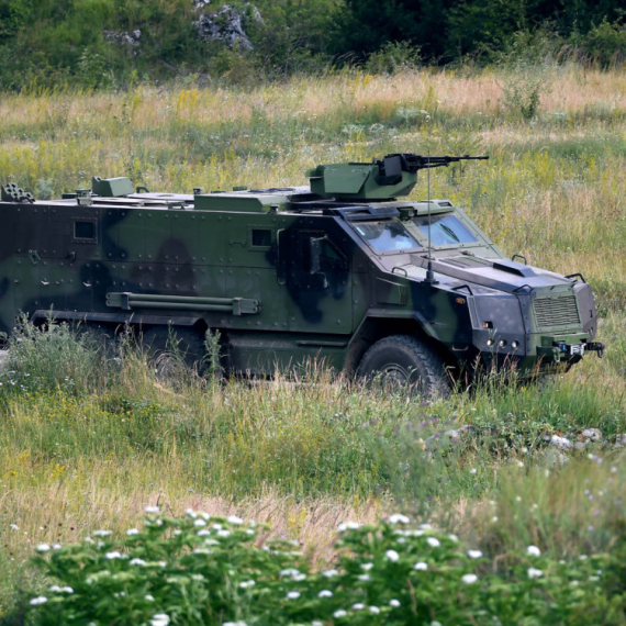 Vozaču Vojske Srbije zbog nesreće u kojoj su poginuli troje dece i otac određen pritvor