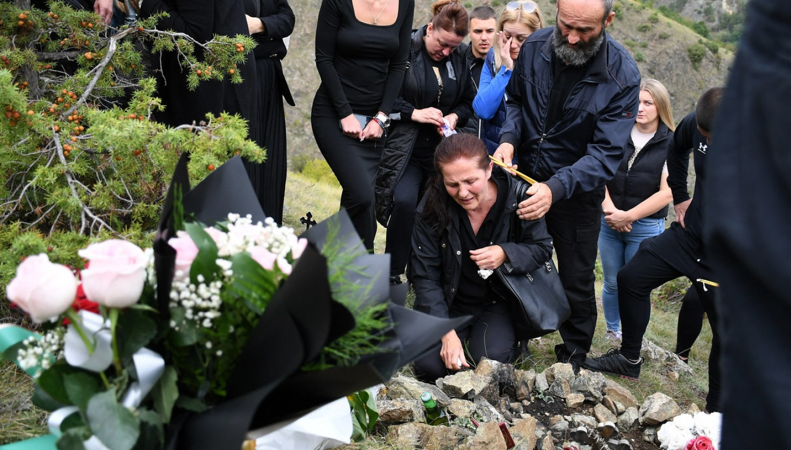 Opozicioni mediji srpskim herojima Stefanu, Igoru i Bojanu ni ime ne pominju, ali ih nazivaju "napadačima"