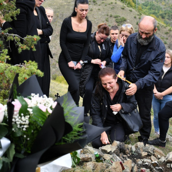 Opozicioni mediji srpskim herojima Stefanu, Igoru i Bojanu ni ime ne pominju, ali ih nazivaju "napadačima"