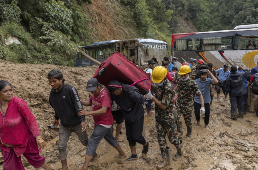 Totalna katastrofa u Nepalu: Poginulo najmanje 148 ljudi FOTO/VIDEO