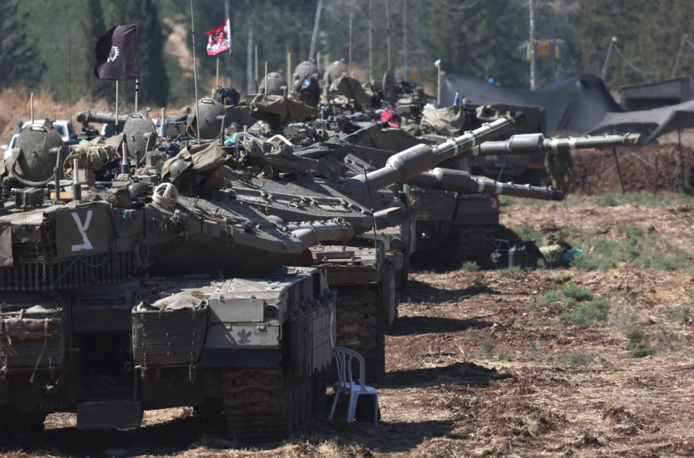 A ground offensive is being prepared: Tanks are piling up on the border; Explosions ring out PHOTO