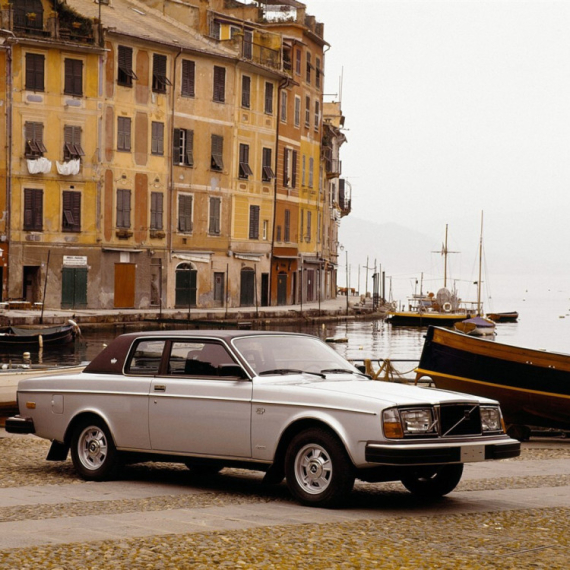 Jubilej vredan čestitki: Legendarni Volvo 200 proslavlja 50 godina FOTO