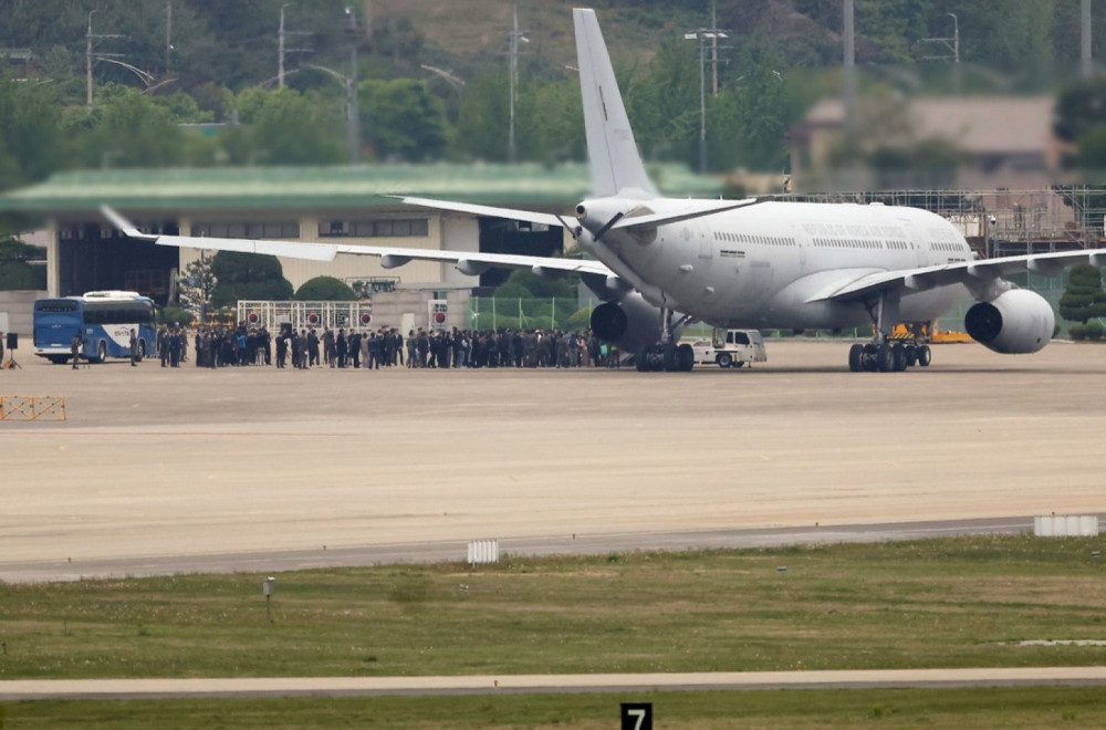 Panika se širi, beže: Hitno podignut vojni avion