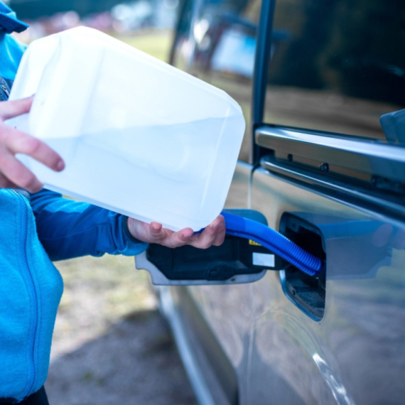 Opasno za vas, opasno za kola: Šta da radite ako vam se prospe AdBlue